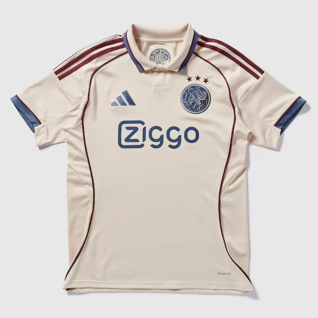 Camisa terceira Ajax 2025 2026 adidas bege Halo Ivory com detalhes azul e vermelho escuro e referências históricas a Amsterdã 1275