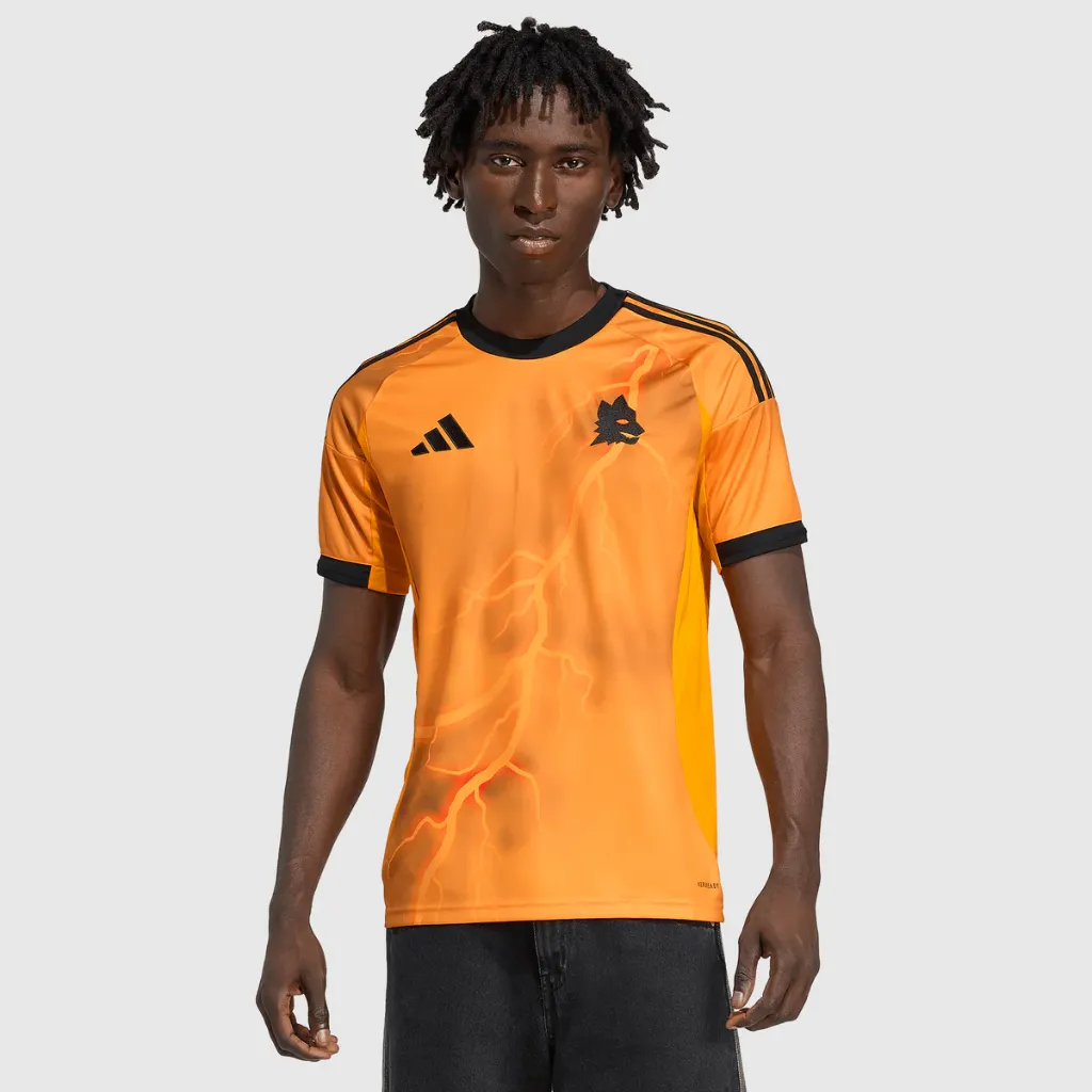 Camisa reserva da AS Roma adidas 2025 2026 laranja com raio central inspirado na mitologia romana, escudo retrô e detalhes pretos