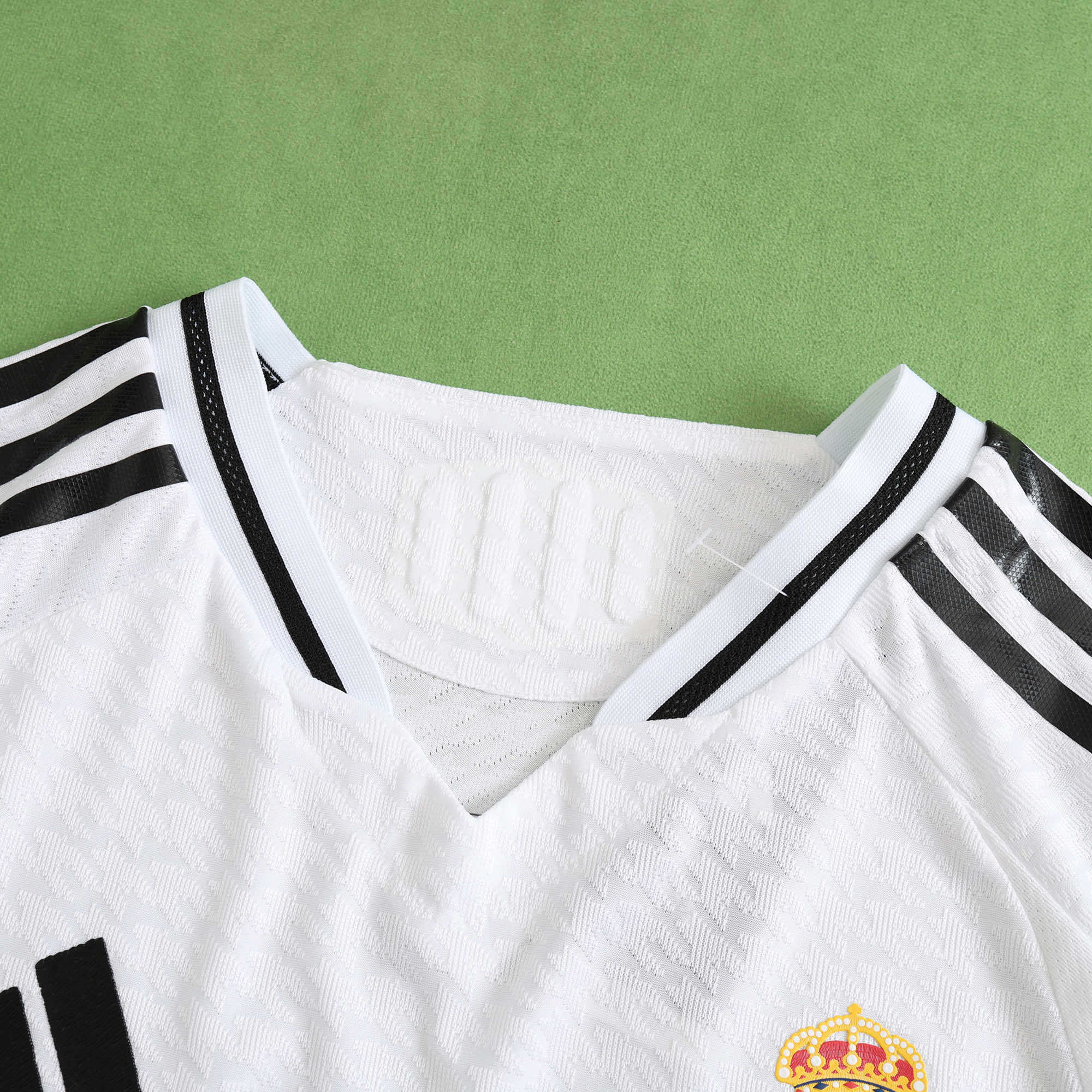 Detalhe da gola e costuras reforçadas — Premium 1.1