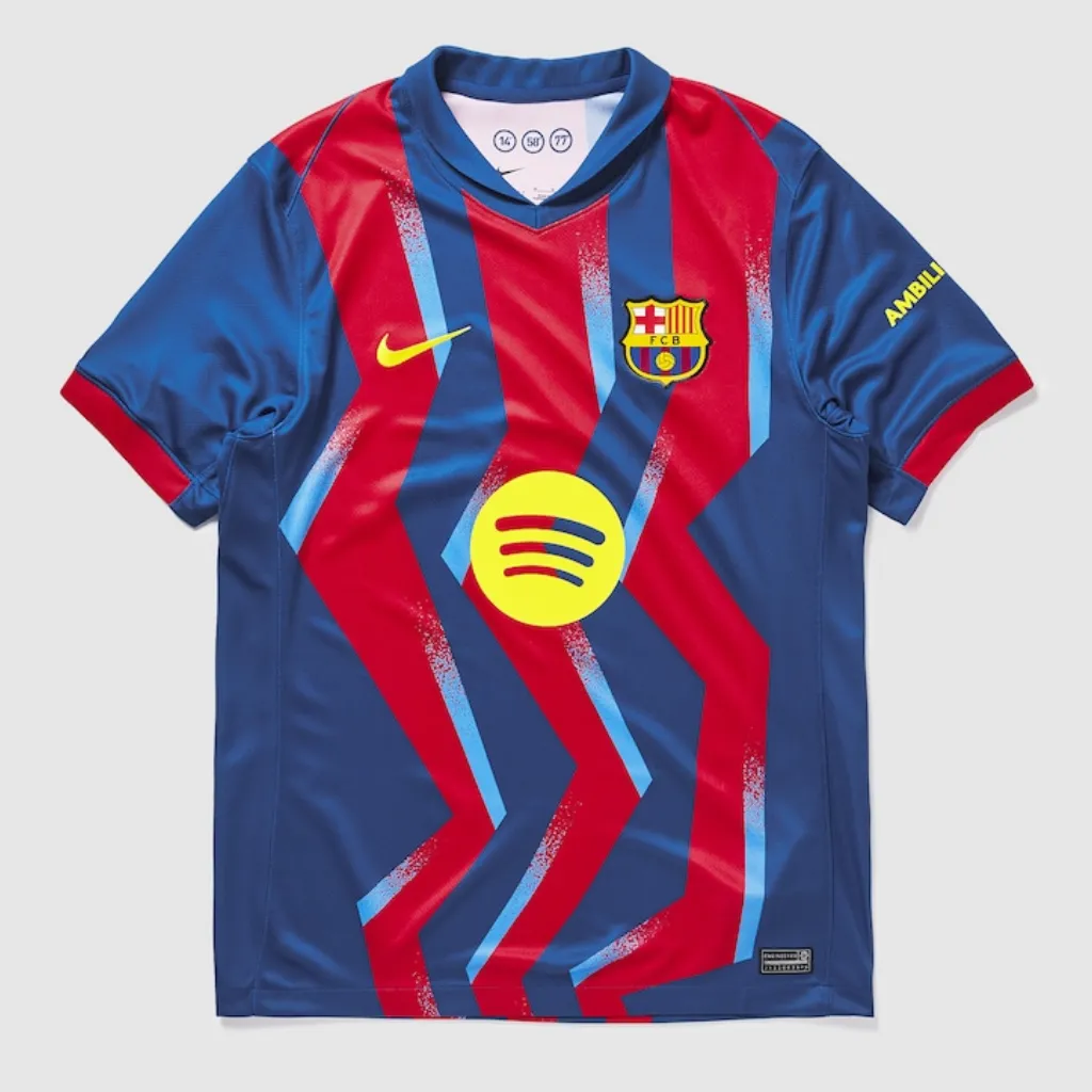 Camisa El Clásico do Barcelona Nike 2025/26 com listras desestruturadas azul e vermelho, detalhes amarelos, escudo do Barça no peito e design inspirado na vitória histórica de 2005