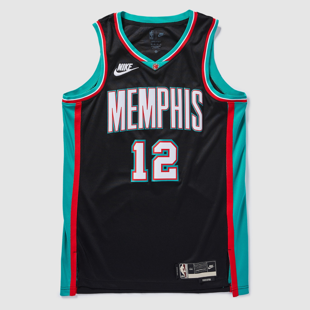 Vista frontal da Regata Memphis Grizzlies Classic Edition 2025/26 em preto, com nome Memphis no peito e detalhes em vermelho e turquesa