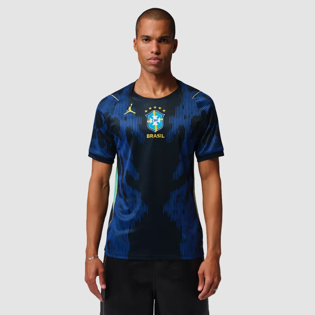 Camisa reserva Brasil Jordan 2026 preta e azul royal com logo Jumpman e escudo da CBF